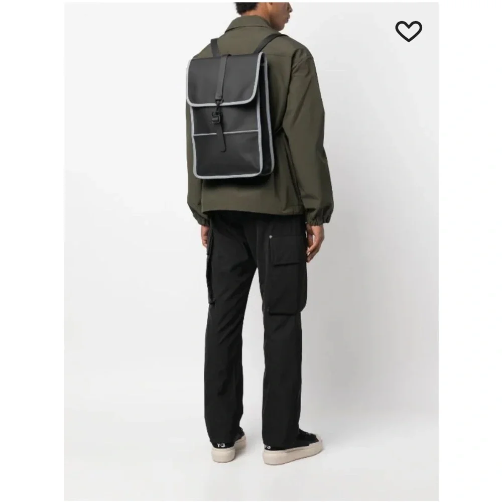 New! Conscious Rains contrasting-trim backpack‎